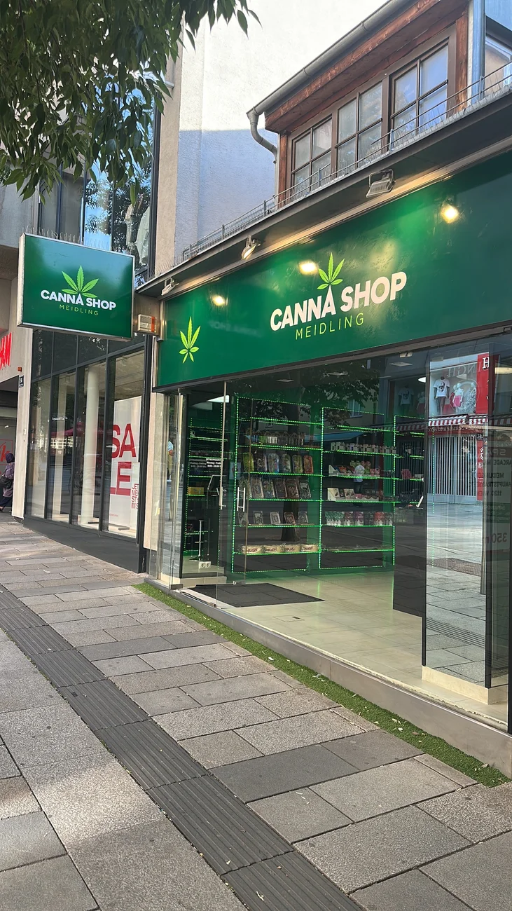 Eingang und Schaufenster des Canna Shop Meidling bei Tag, Meidlinger Hauptstraße 54, 1120 Wien
